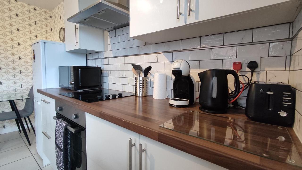 Modern 1-Bed Flat In Wigan Apartment ภายนอก รูปภาพ