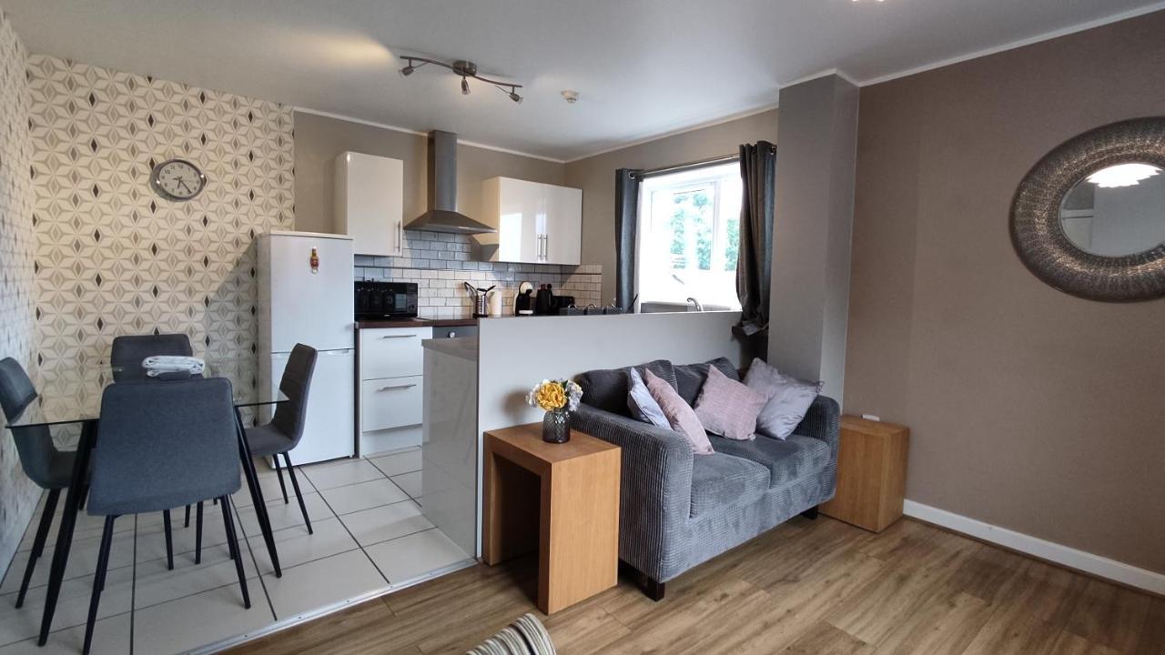 Modern 1-Bed Flat In Wigan Apartment ภายนอก รูปภาพ